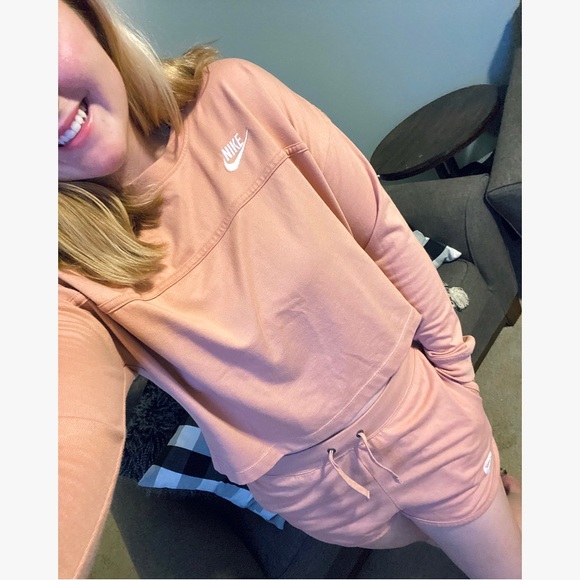 Nike Women's Orange Shorts - Picture 2 of 5